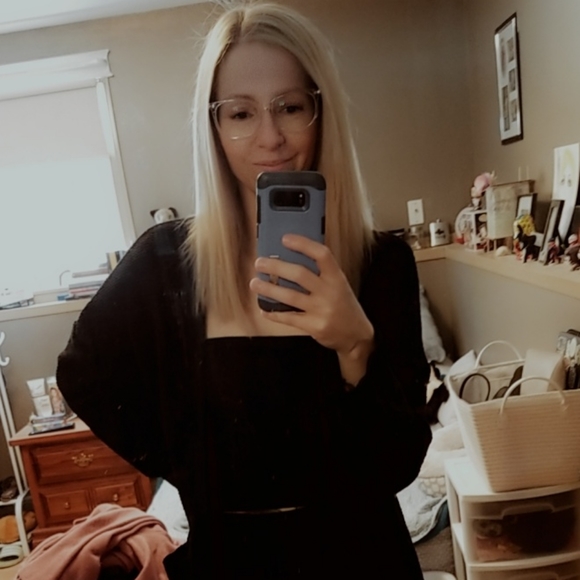 Meet your Posher, Megan - Picture 2 of 2